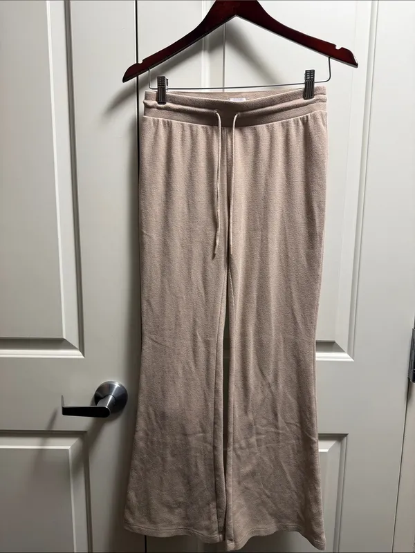 Aritzia Sunday Best Waffle Flared Pant Taupe S - Image 2