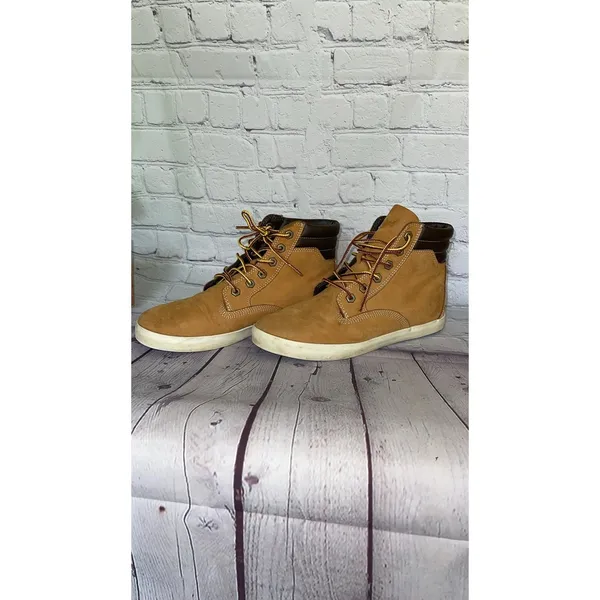 Timberland Hightops- Womens 9- good condition - Image 2