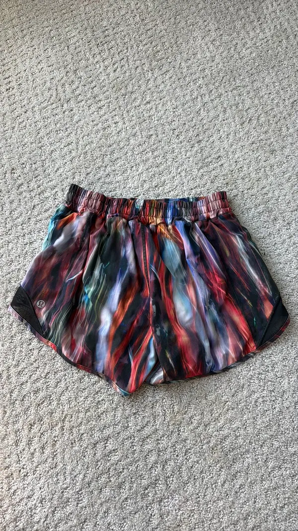 Lululemon Hotty Hot Shorts 4" Low-Rise - Image 2