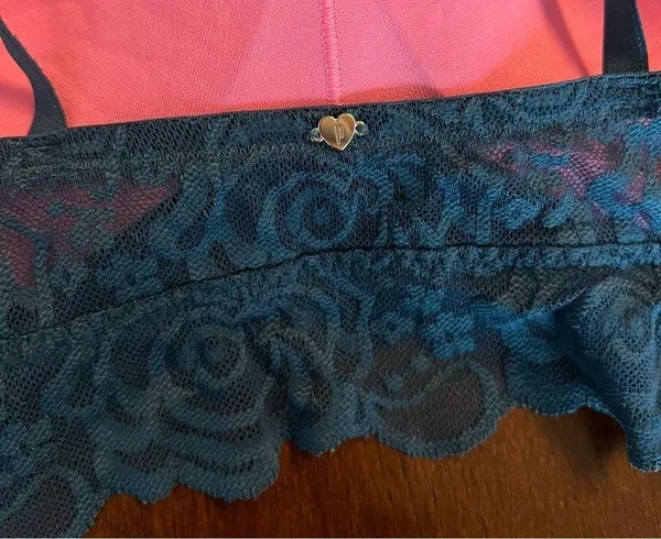 Victoria's Secret Lace Bralette Padded Medium - Image 5