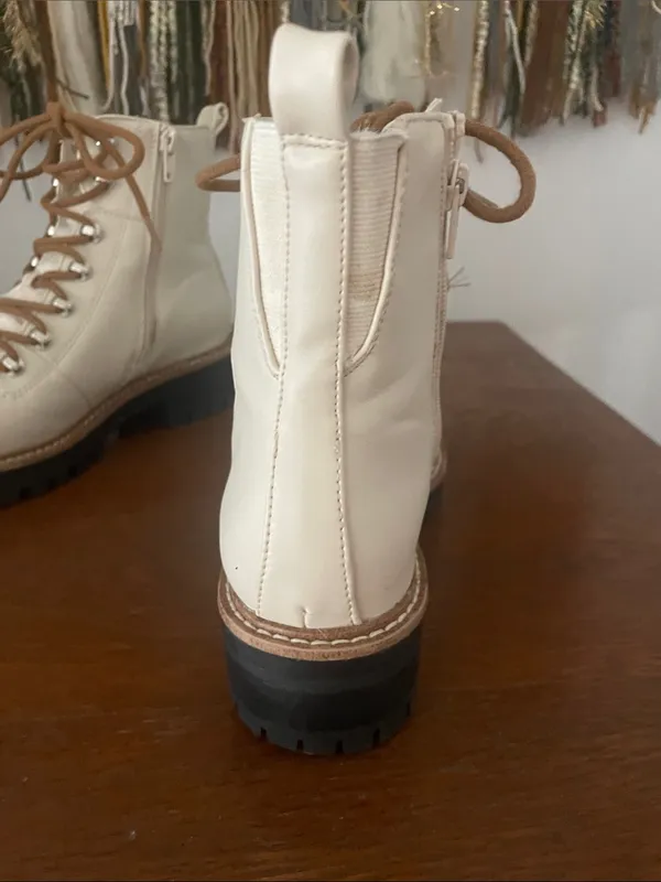 Cream Lace-Up Lug Sole Women’s Ankle Boots size 7 like new - Image 5