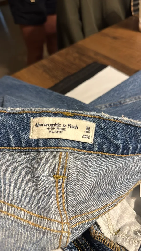 Abercrombie Jeans High-Rise Flare - Image 3