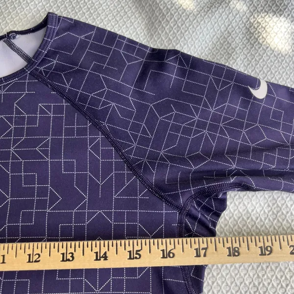 Nike Pro Women's Size‎ Medium Long Sleeve Geometric Print Athletic Top Purple - Image 4