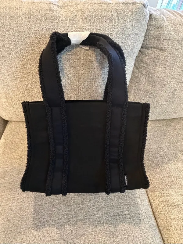 Lululemon Boxy Tote Bag 10L Faux Shearling Trims black sold out online NWT - Image 10