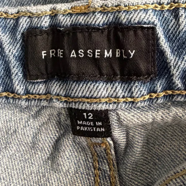 Free Assembly Classic Blue Women's Jeans - Image 6