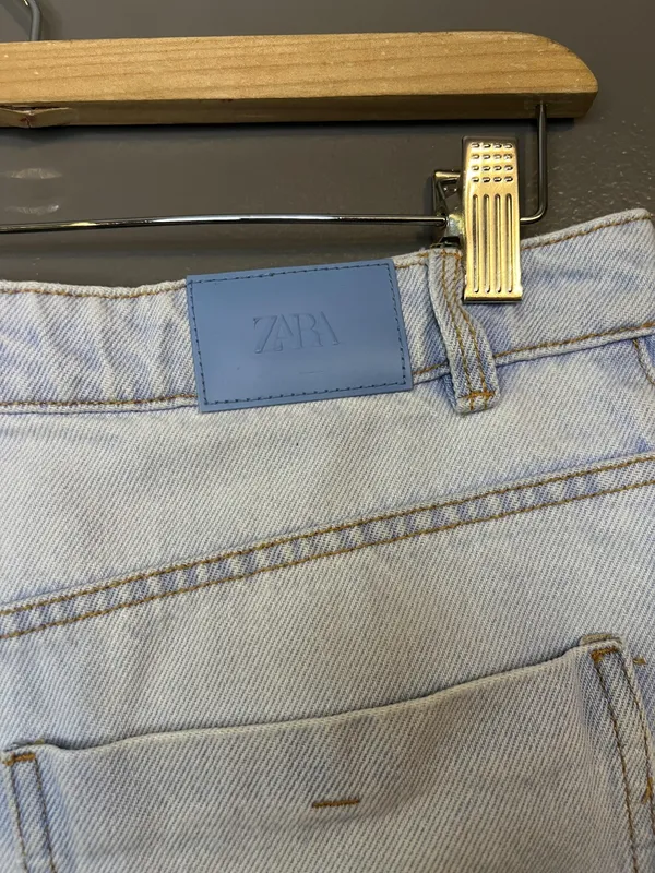 Zara Denim Shorts Womens 10 Light Wash Blue High Rise Cutoff Frayed Hem - Image 3
