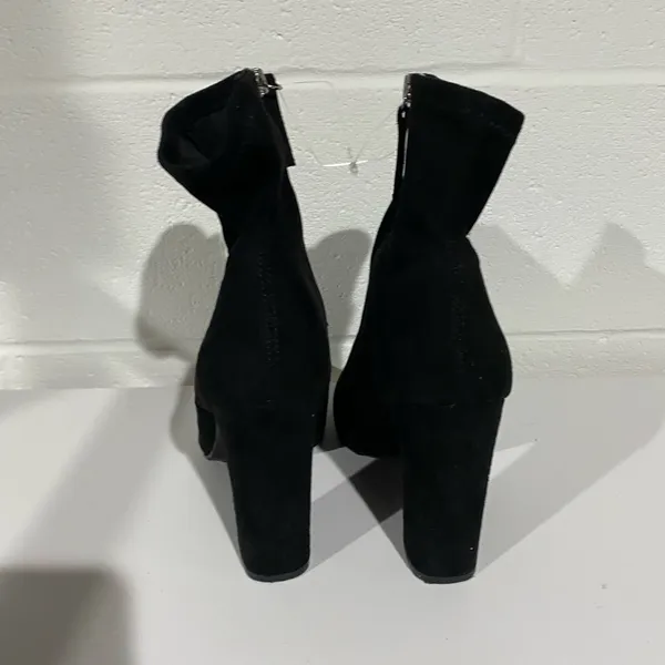 Elegant Black Women's Boots 8.5 - Image 4