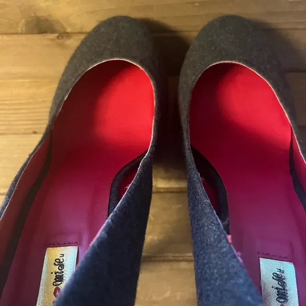 Brash Gray/ black and Red Classic Heels size 11 Excellent condition 4 inch heel - Image 6