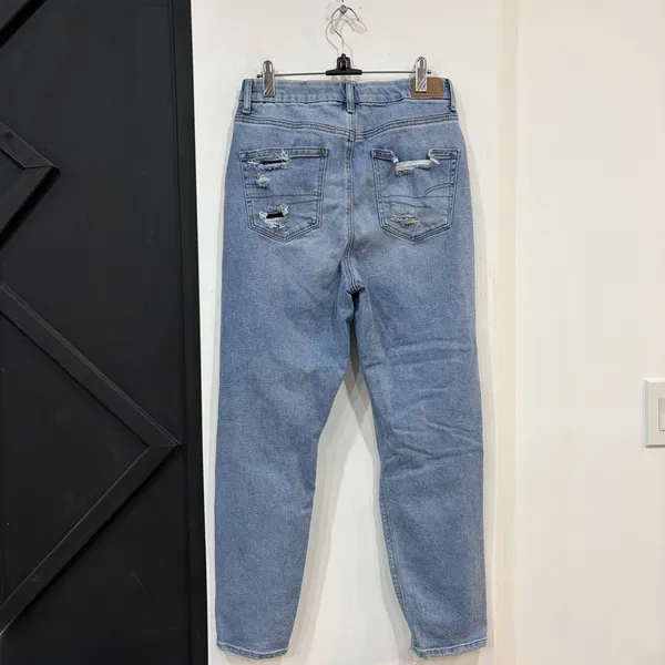 American Eagle Ripped Mom Jeans Size 6 Light Wash Distressed - Image 6