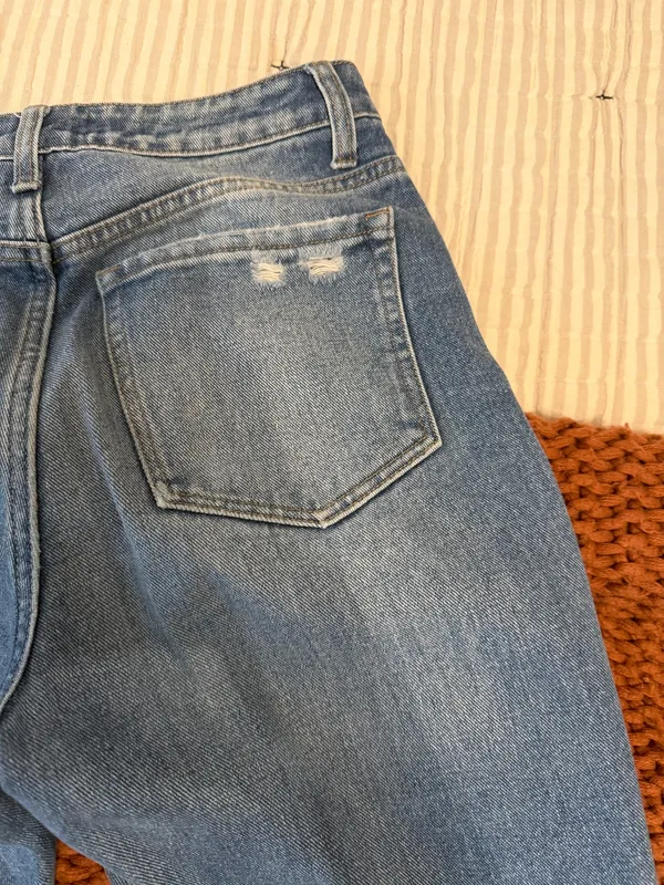 Vervet Distressed Jeans - Image 9