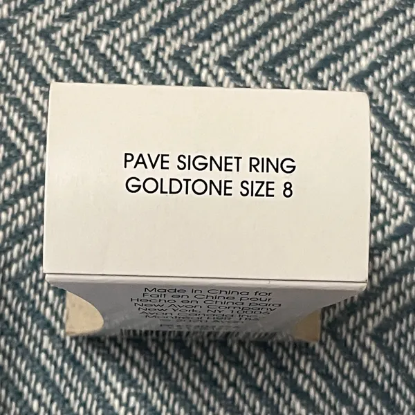 Avon Elegant Gold Tone and rhinestone Women's Ring - Image 9