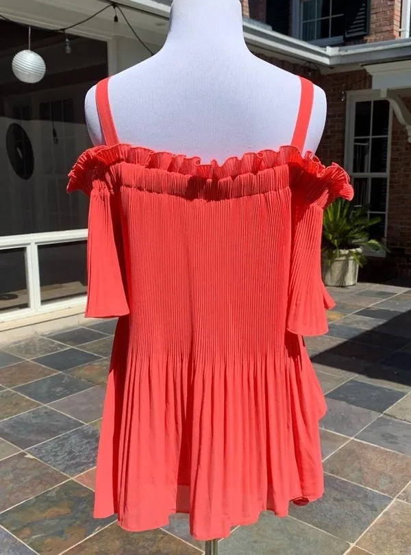 NWT NEW Cupio Coral Pleated Cold Shoulder Top M - Image 5