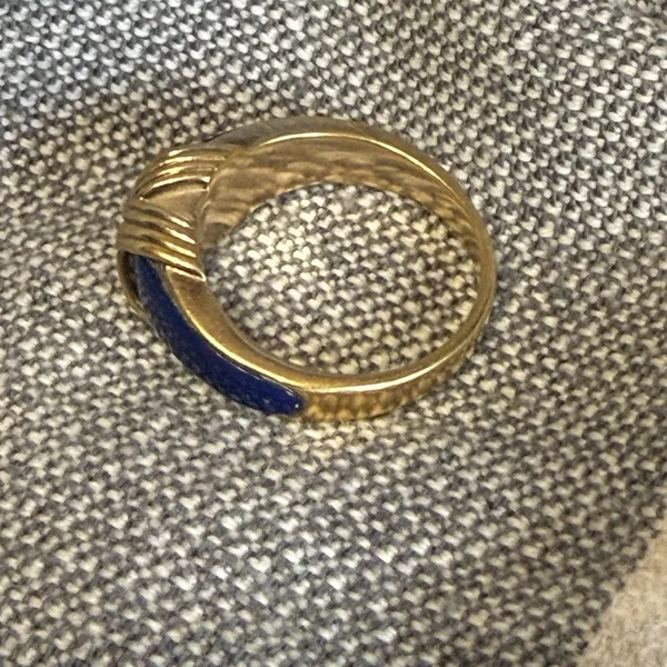 VTG Avon Ring‎ Gold Tone Sz 7.5 Criss Cross Design Band Navy Blue Retro 90s Y2K - Image 3