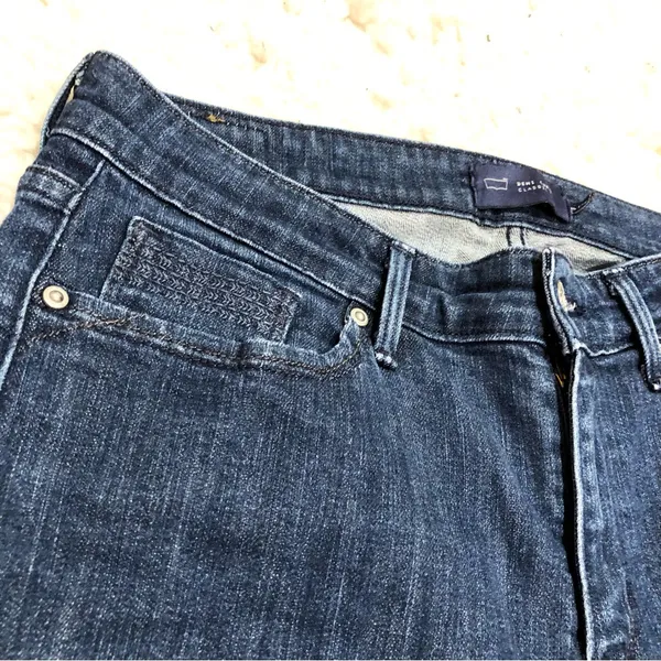 Levi’s Demi Curve Classic Fit Embroidered Pockets Cropped Capri Jeans‎ 8 - Image 7