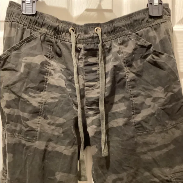 Women’s SANCTUARY cargo pants size 29 - Image 2
