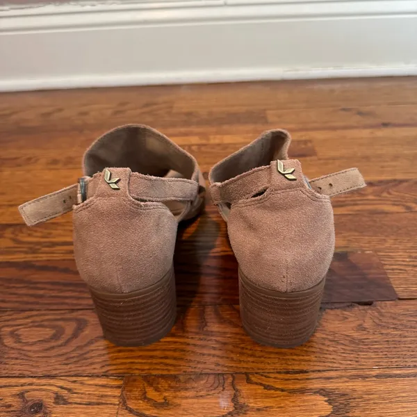 Koolaburra by UGG NWOT Ortholite Suede Taupe Heeled Kaiah‎ Sandals Size 9 - Image 11