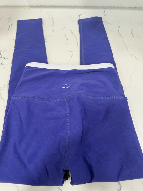 Beyond Yoga Violet Leggings with White Crossover Waistband - Image 3
