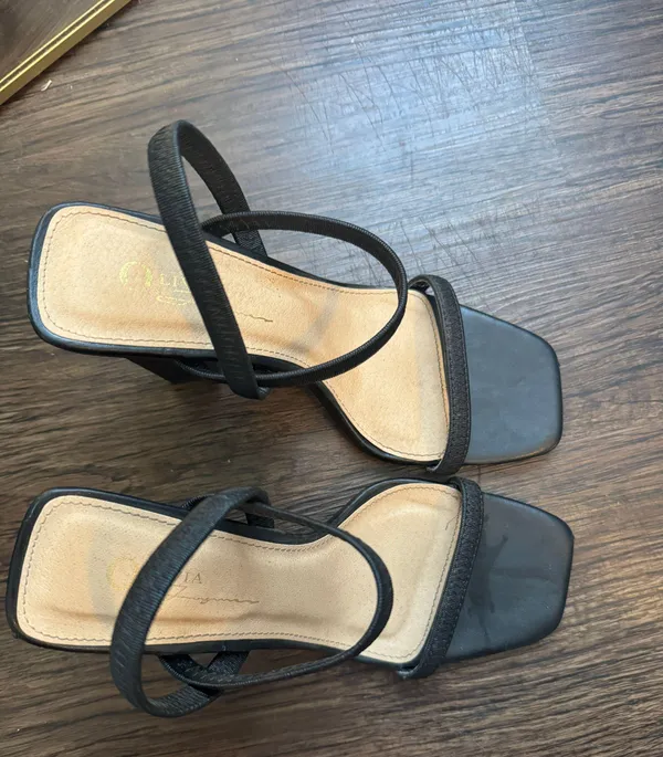 Olivia Ferguson Black Heels - Image 3