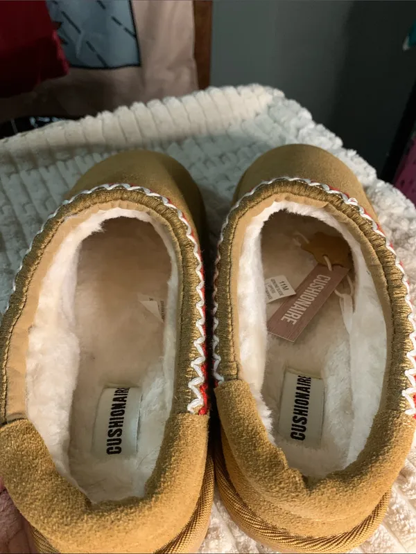 Cushionare Faux-Suede Cozy Slip-On Slippers in Camel with Trim - Image 3