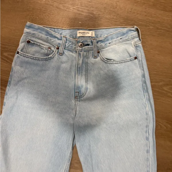 NEW ABERCROMBIE AND FITCH jeans size 4 - Image 10