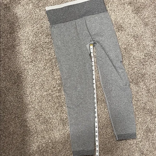 Spanx Seamless Sculpt Leggings in the color Spacedye Cloudy Grey Size Large - Image 11
