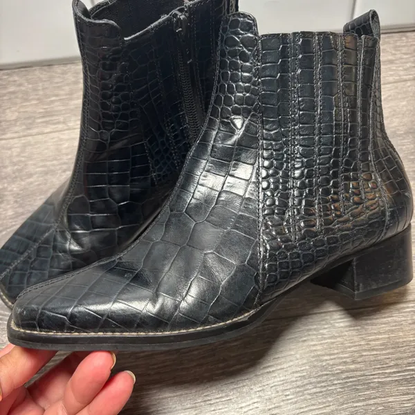 Trotters Black Croc Embossed Booties Square Toe Side‎ Zip Block Heel Size 5M - Image 7