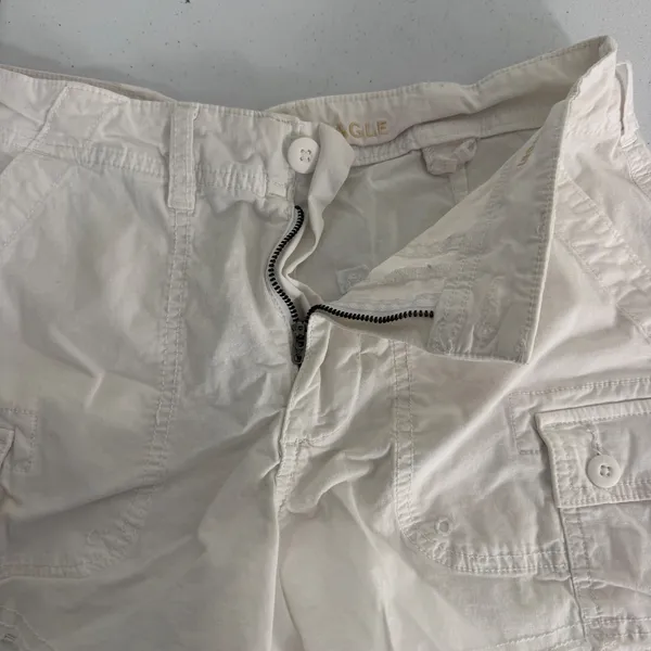American Eagle Cargo Shorts Womens Size 2 90's Boyfriend Stretch Raw Hem White - Image 6