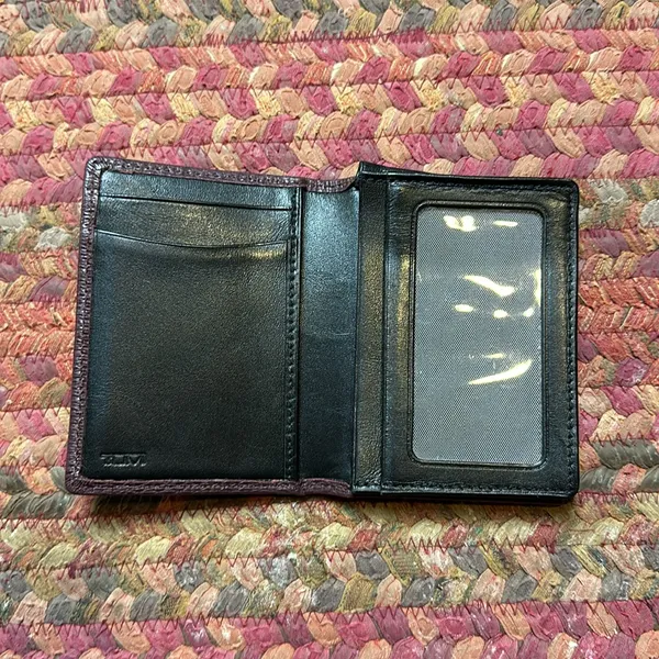 Tumi Monaco Gusseted Card Case Maroon Black Fold Id Wallet - Image 2