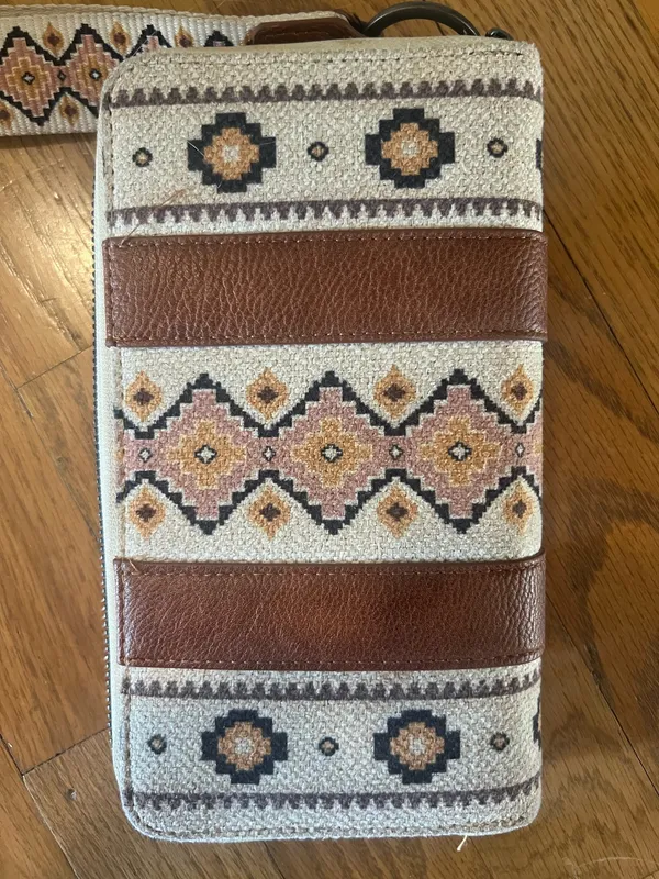 Matching Wrangler Wallet & Crossbody - Image 2