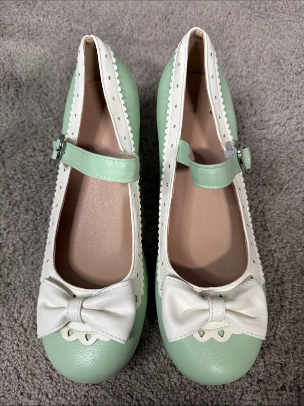 Women’s Green Chunky Heel Mary Jane Pumps Cute Bow & Hearts Round Toe Size 7 NEW - Image 2