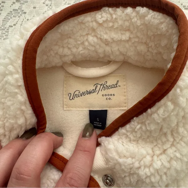 Universal Threads Cozy Sherpa Button Up Jacket Cream With Burnt Orange Detail - Image 3
