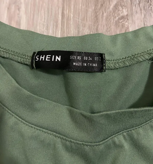 SheIn Cropped TShirt - Image 3