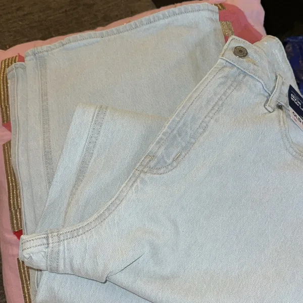Old Navy New Extra High-Waisted Button-Fly Sky-Hi Straight Raw-Hem‎ Jeans for Women - Image 5