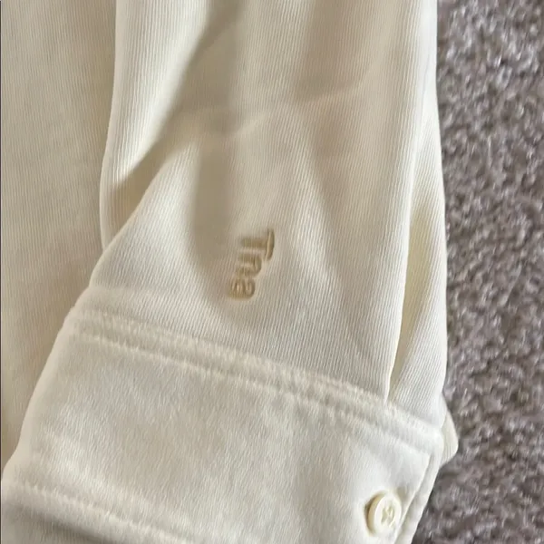 Aritzia Cream Casual Jacket with Relaxed Fit - Image 3