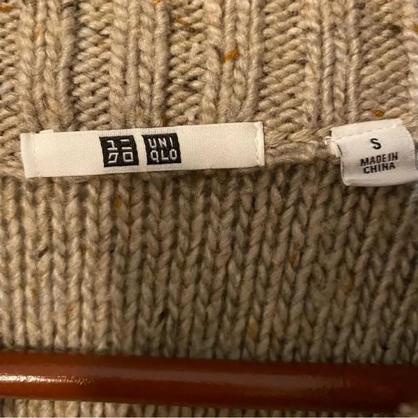Uniqlo Women 6 Sleeveless Cardigan Vest Cable Knit Button Up‎ Grandpa Chunky - Image 2
