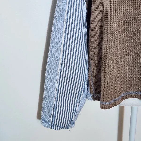 POL Brown and Blue Oversized Distressed Waffle Knit Top Size Small - Image 3