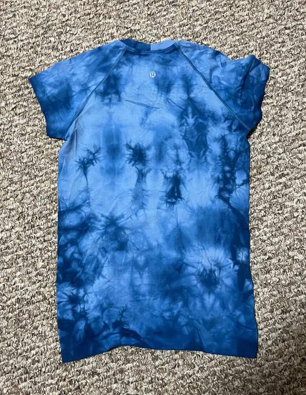 Lululemon Swiftly Tech Short Sleeve Blue  - Image 3