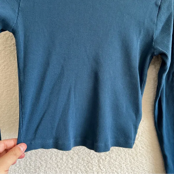 TNA Aritiza Women’s Blue Long Sleeve Ribbed Cropped Shirt Top Size Medium‎ - Image 5