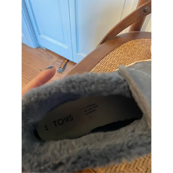 Toms grey suede side zipper faux fur bootie size 8 - Image 7