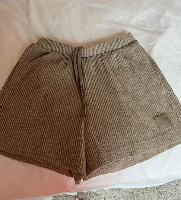 Alo Tan Sweat Shorts - Image 3
