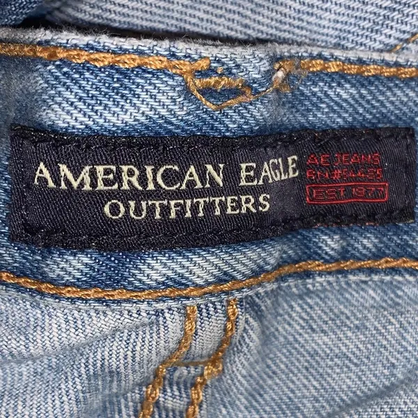 American Eagle Outfitters Distressed Denim Shorts 6 Light Wash‎ Jean Shorts - Image 4