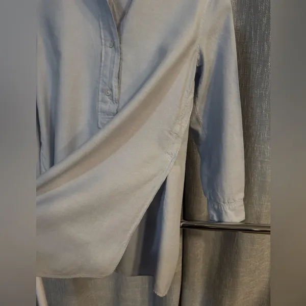 Aerie blue chambray light weight half button up top medium - Image 6