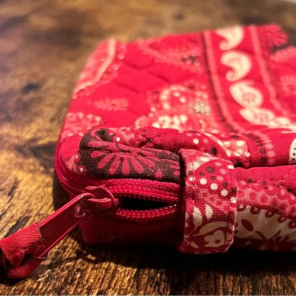 RETIRED: Vera Bradley | small Mesa Red cosmetic bag. - Image 9