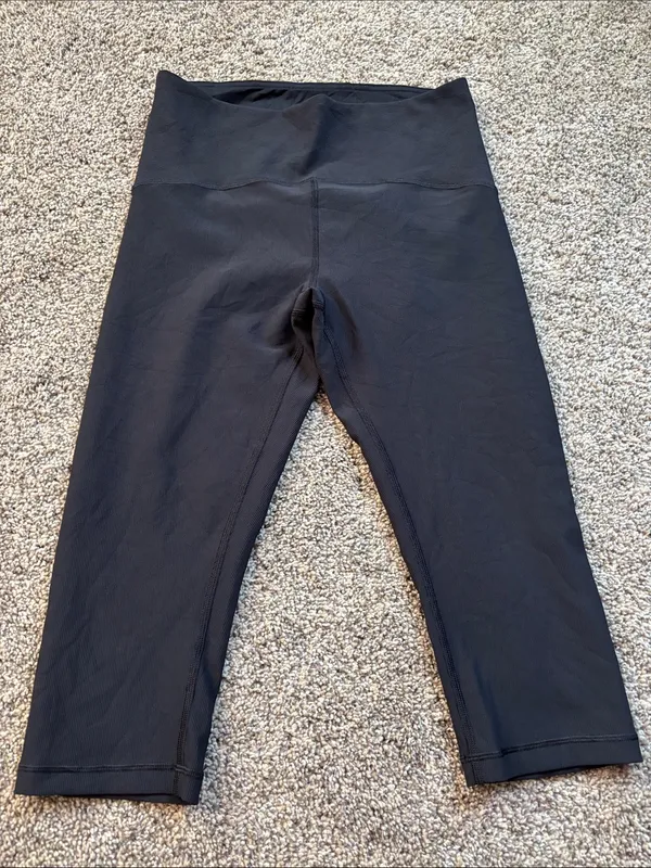 Lululemon Ribbed Contoured High Rise Crop *17" size 8 - Image 2