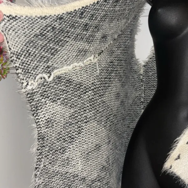 Geometric Patterned Black and Cream Sweater vest Size M - Image 5