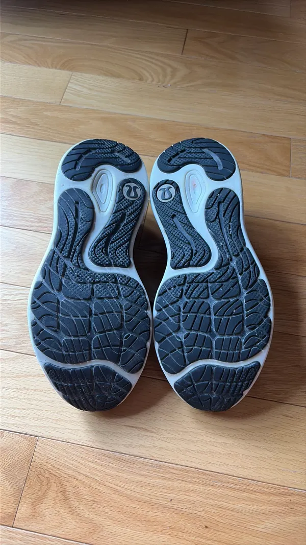 Lululemon Running Sneakers Black - Image 3