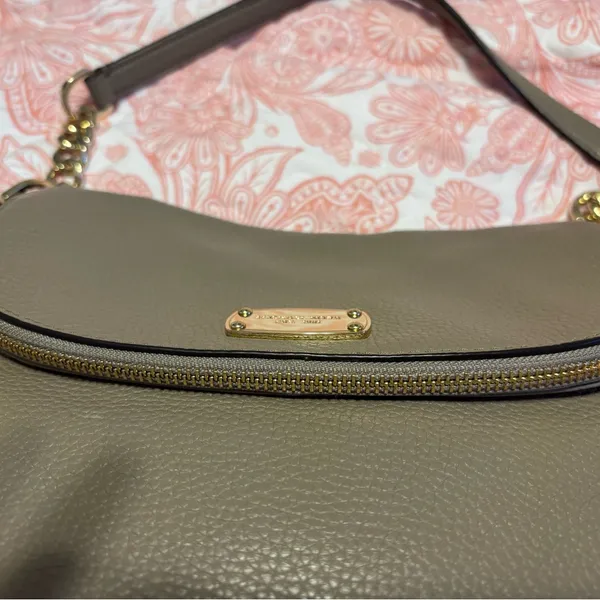 Michael Kors Taupe Shoulder Bag with Gold Chain - Image 11