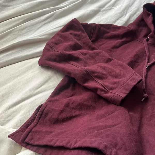 UNIQLO‎ Maroon Wide Arm Hoodie Size Small - Image 2