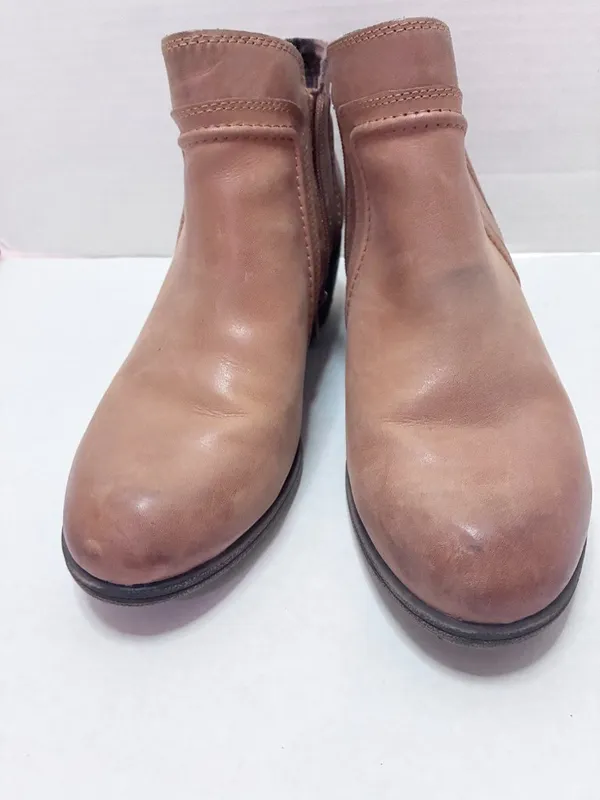 Cobb Hill Anisa V-Cut Leather Ankle Booties - Size 10M - Tan - Image 2