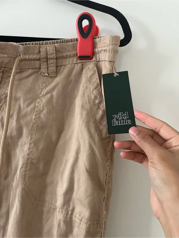 NWT Wild Fable Tan Khaki Cargo Utility Pants Medium Hiking Outdoors Gorpcore - Image 3